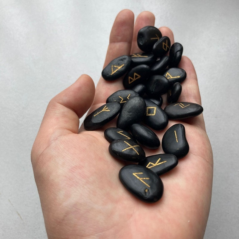 Lu Enshi Nordic Viking Gilding Runes Natural Riverstones